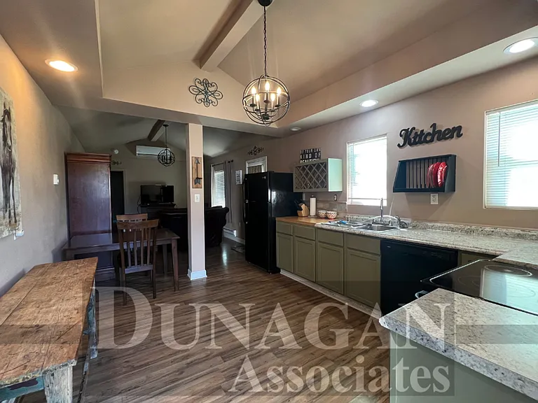 408 N Mesa St #A & B — Photo 2