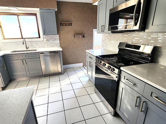 5th image of 338 N Vista Ave