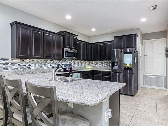 3rd image of 517 Stonebriar Dr SE