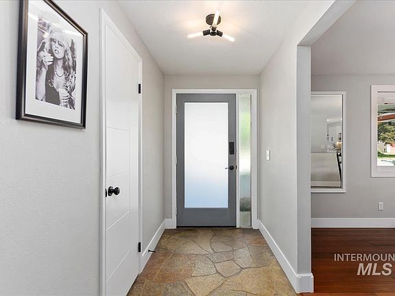 4th image of 8415 W Crestwood Dr