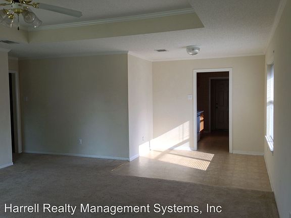 3rd image of 9212 Royal Ln