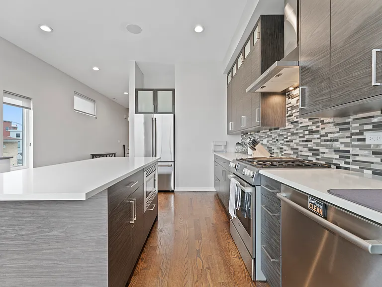 2437 W Jackson Blvd — Photo 14
