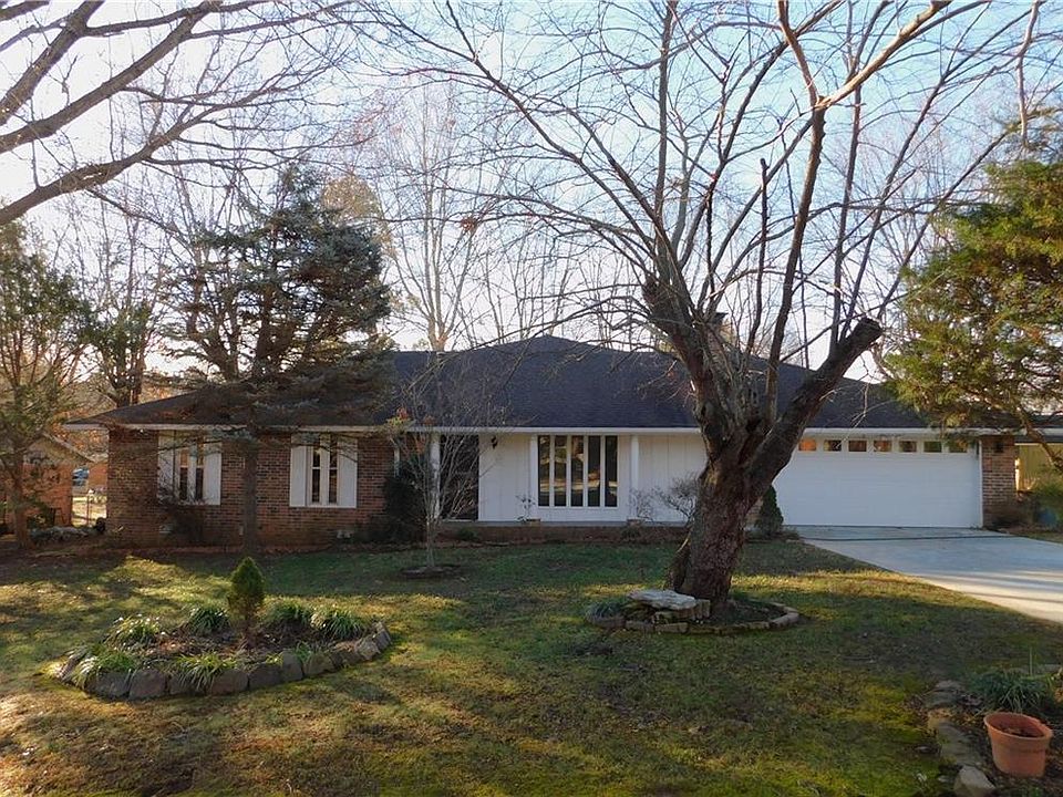 1st image of 2407 E Sweetbriar Dr