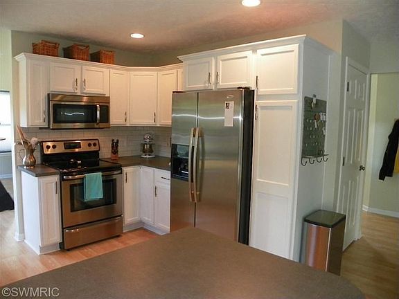 5th image of 778 Firestone Dr SE