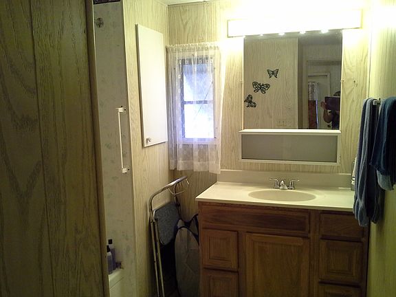 4th image of 10 Stebbins Dr