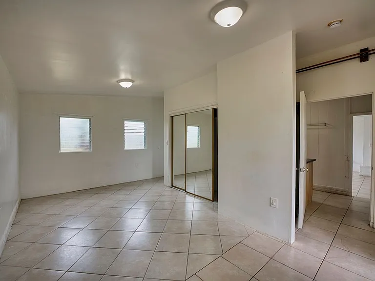 1770 Kilauea Ave — Photo 16