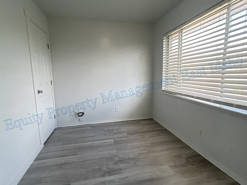 1070 McKinley Ave #13