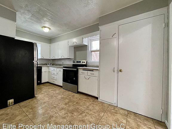 5th image of 98 Manitoba Ave APT 1