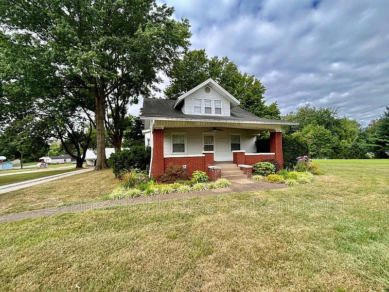 4 bed, 2.0 bath, 2720 sqft, $1,875 — Photo 3