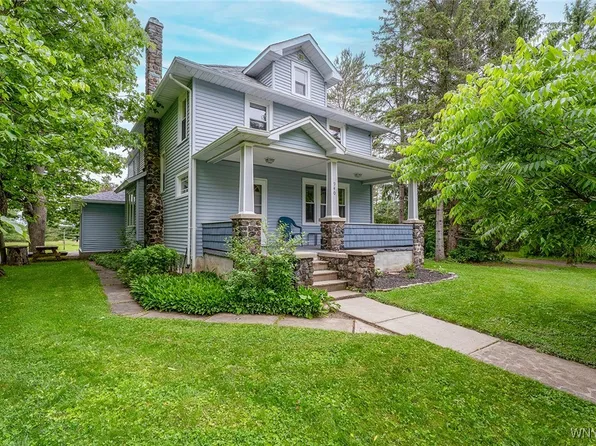 940 Town Line Rd, Lancaster, NY 14086