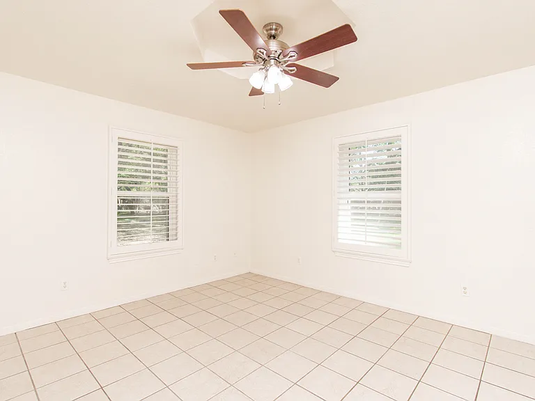 11 Basswood Ct — Photo 9