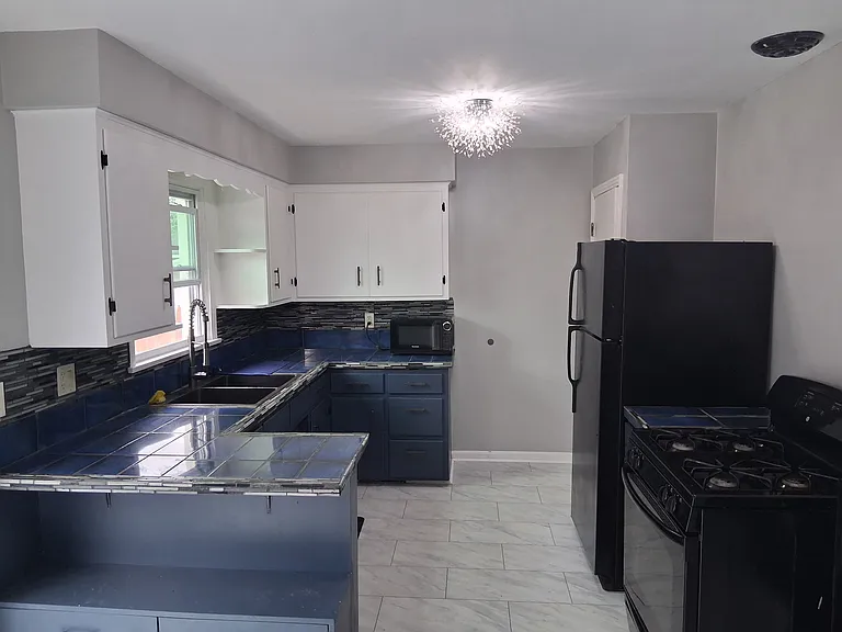 3516 Elmwood Ave — Photo 6