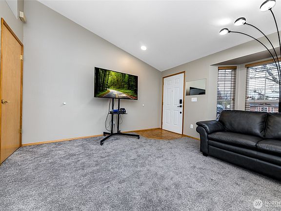 5th image of 1722 56th Avenue NE