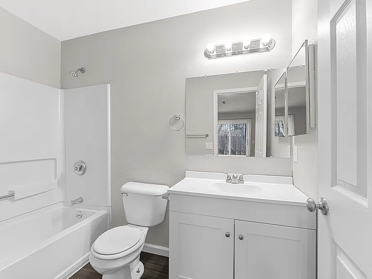 743 Hilltop Ln — Photo 4