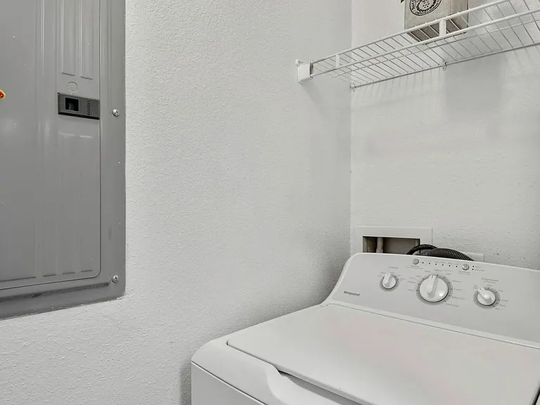 Driscoll Place | Houston, TX | In-unit Washing Machine