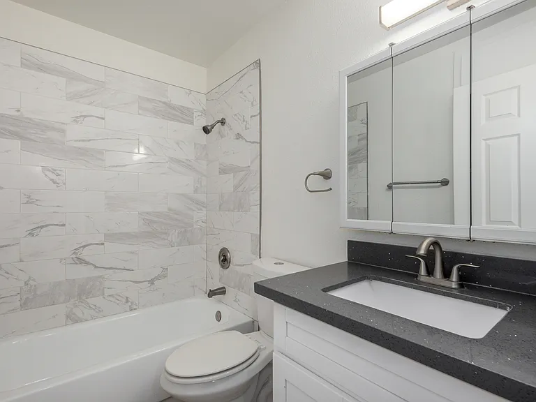 2001 W Morten Ave #6 — Photo 23