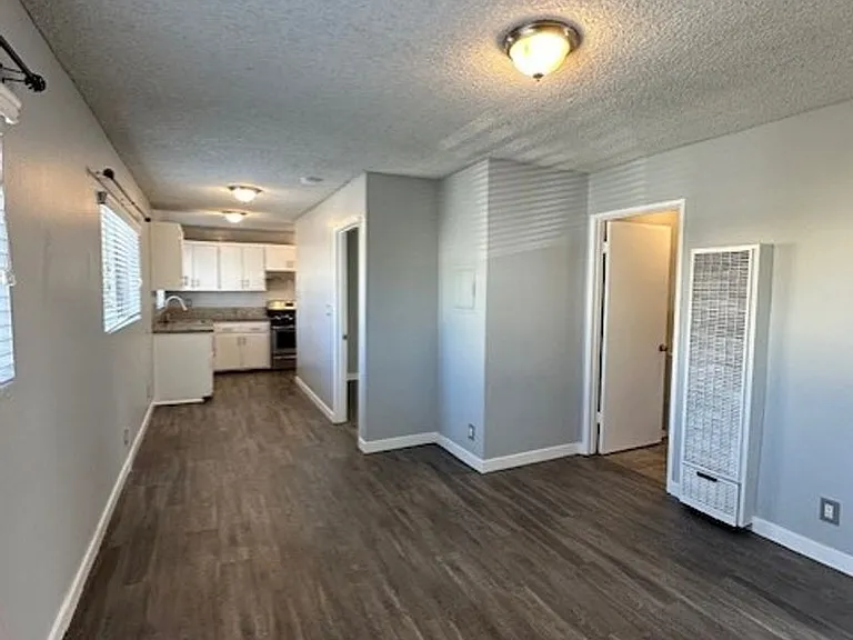 Newly Remodeled Beautiful 1 Bedroom/ 1 Bathroom Apartment! With Parking! — Photo 8