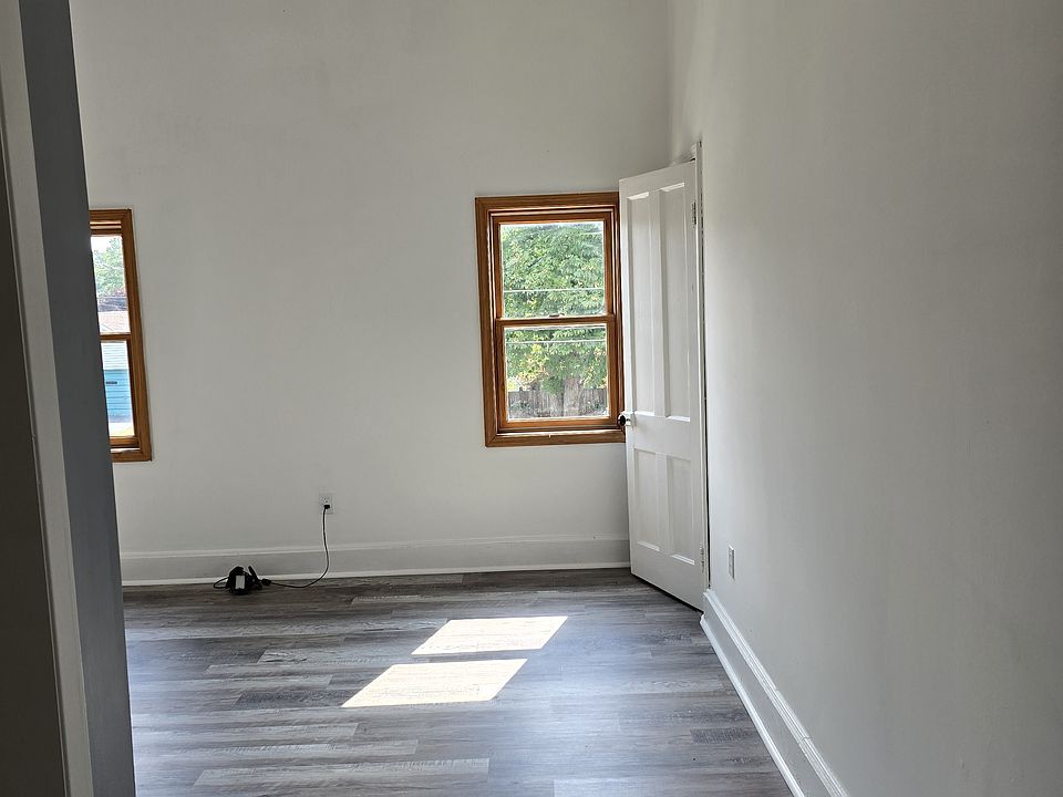 Building Photo 3