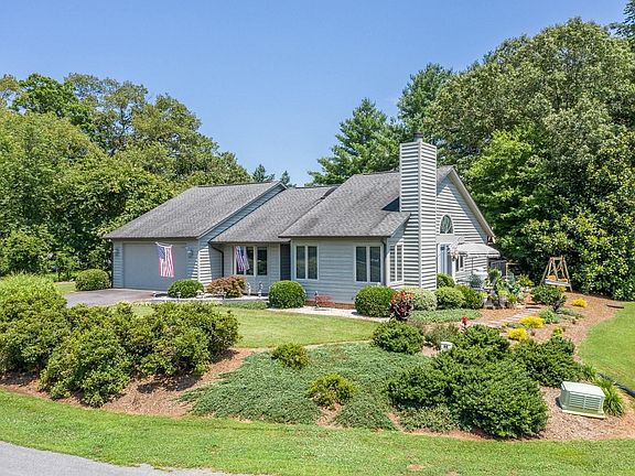 3rd image of 35 Island Bay Ct