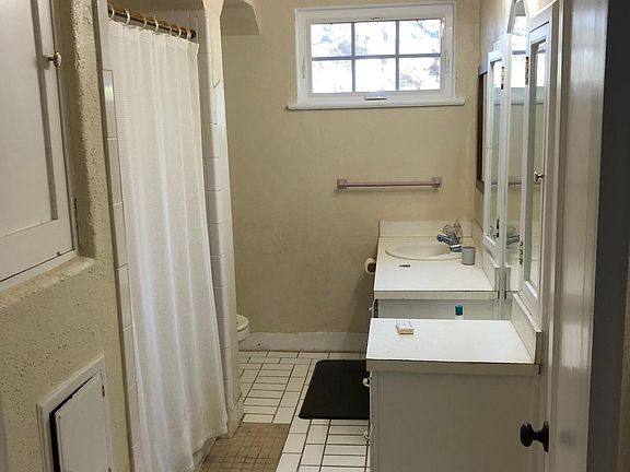 3rd image of 2305 18th St APT A