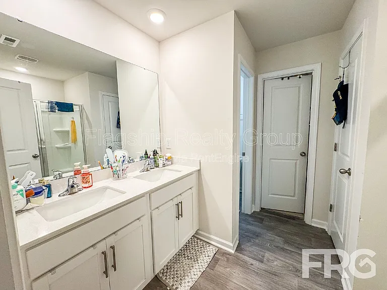 1028 Riverstone Dr — Photo 31