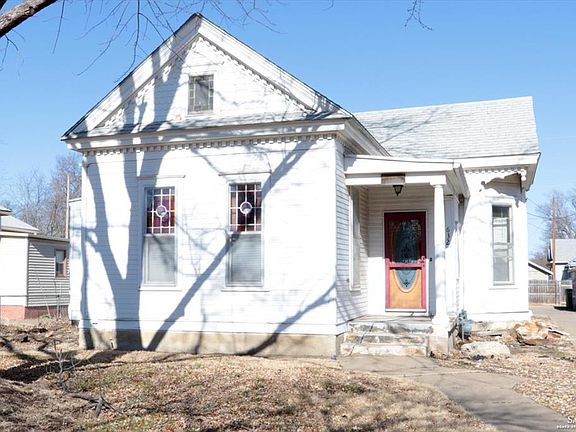 2nd image of 632 W Iron Ave