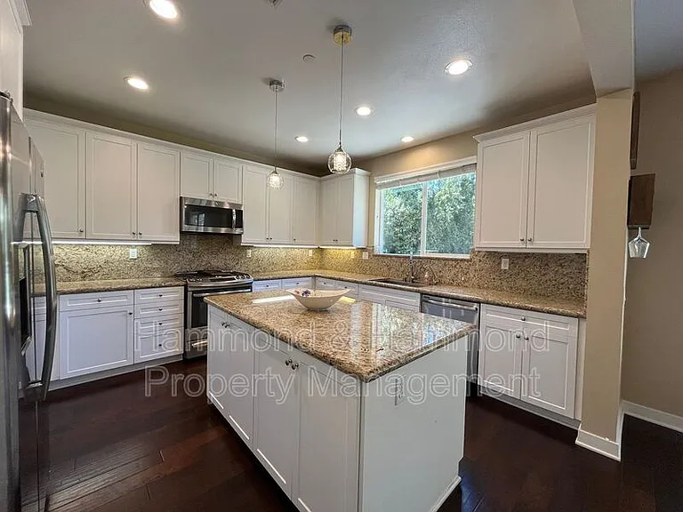 11395 Beechnut St — Photo 23