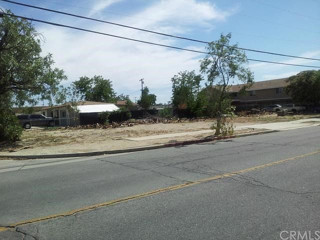1st image of 1009 W Latham Ave