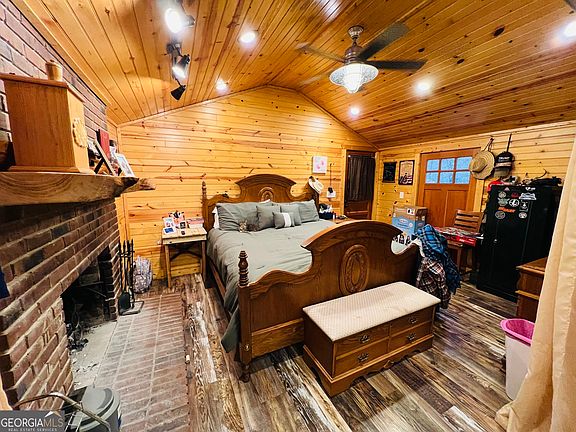 4th image of 722 Floyd Springs Rd NE