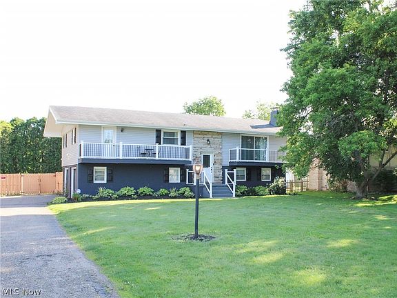 3rd image of 6727 Amsel Ave NE