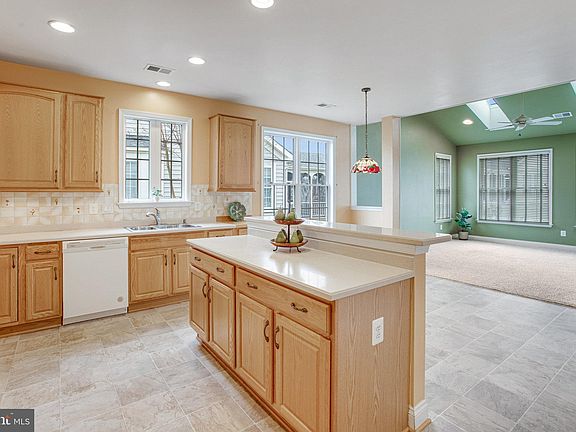 4th image of 6361 Avington Pl