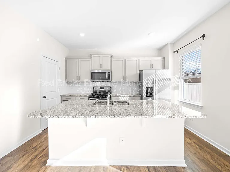 4015 Meadow Green Dr — Photo 12