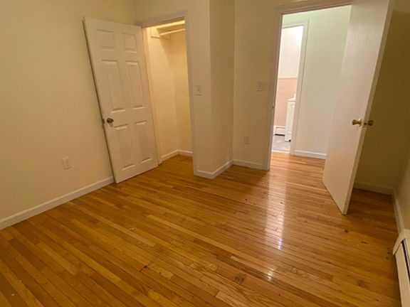 5th image of 144 Chelsea St APT 1R