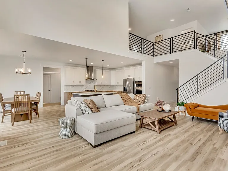 1457 W Russo Dr — Photo 4
