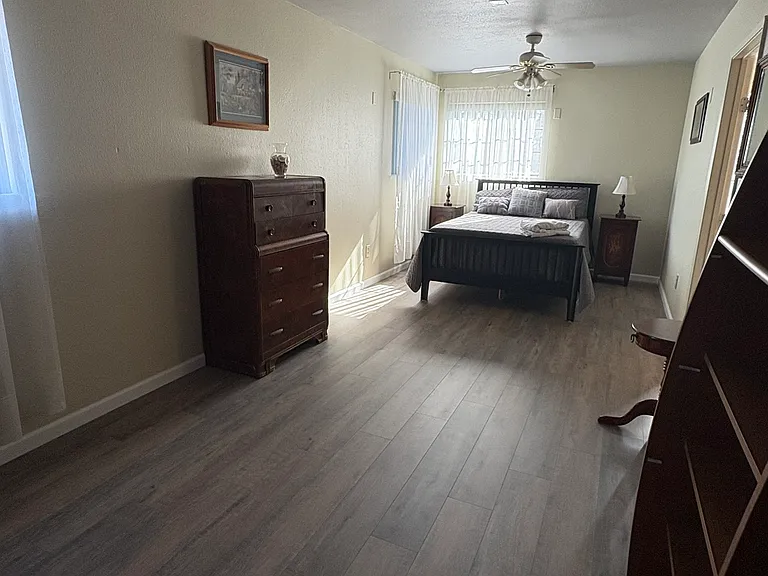 Bayview Cir — Photo 2