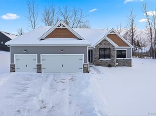 12425 Wolfberry Ct, Fenton, MI 48430