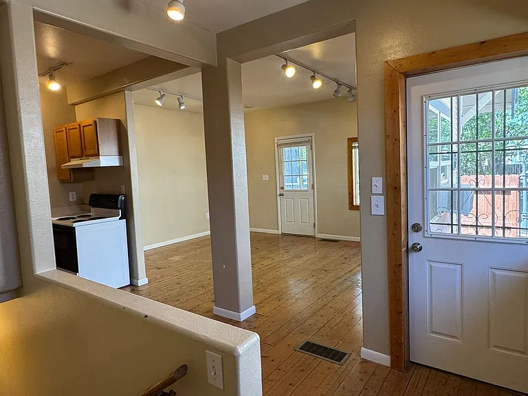 426 N 9th St — Photo 12