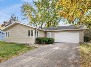 5509 Meadowood Dr, Fitchburg, WI 53711