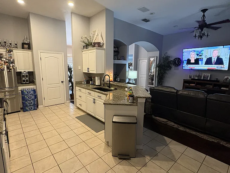 3065 E Floral Way — Photo 7