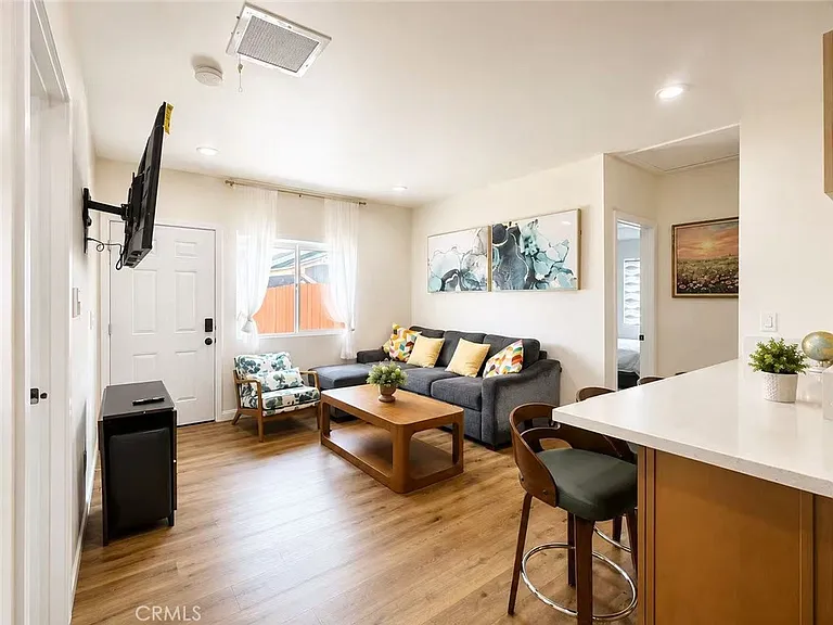 559 E Juanita Ave #B — Photo 3