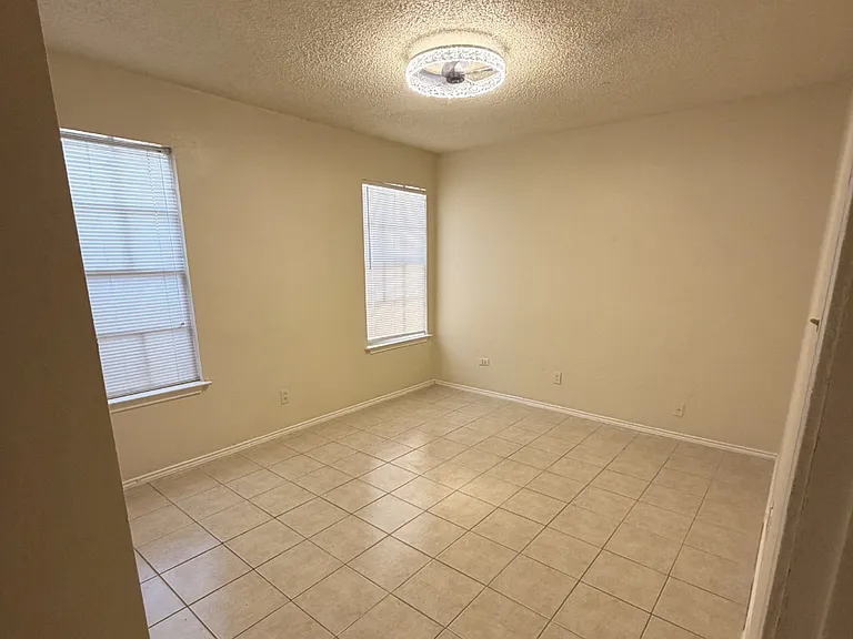 808 W Olmos Dr — Photo 23