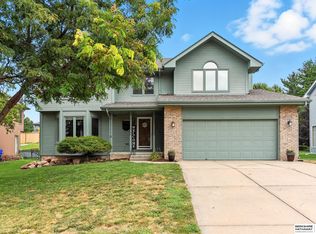 922 Hogan Dr, Papillion, NE 68046