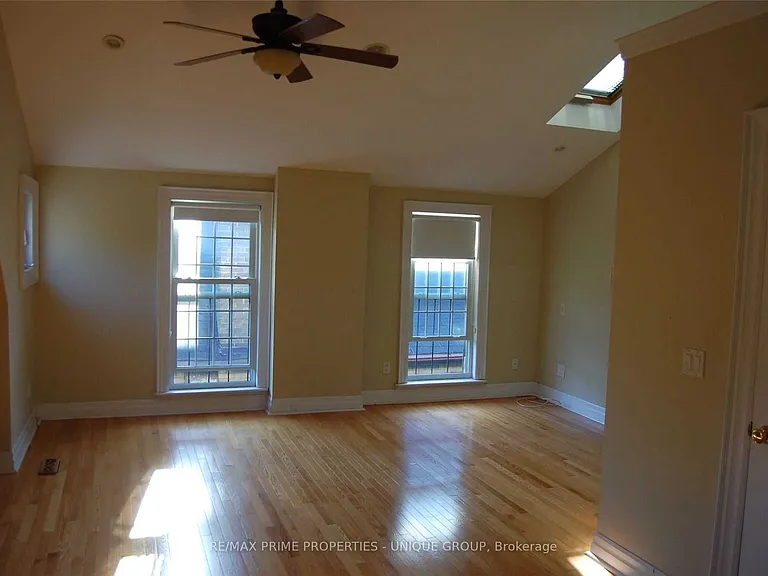 39 Whitehall Rd #UPPER — Photo 2