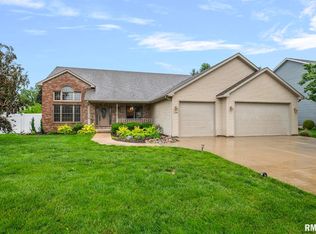 228 Manor Hill Dr, Chatham, IL 62629