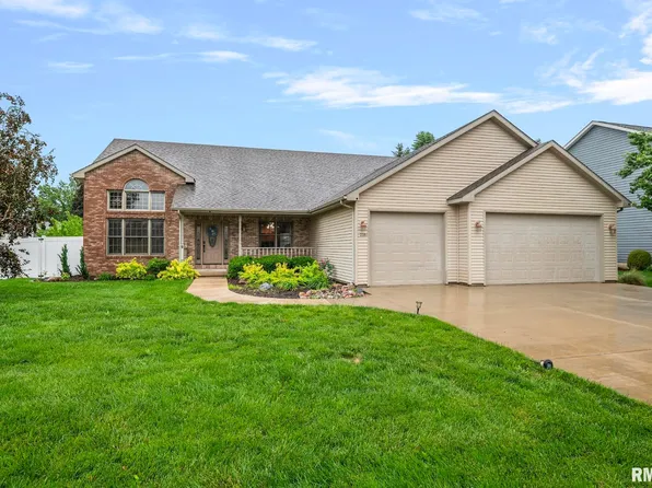 228 Manor Hill Dr, Chatham, IL 62629