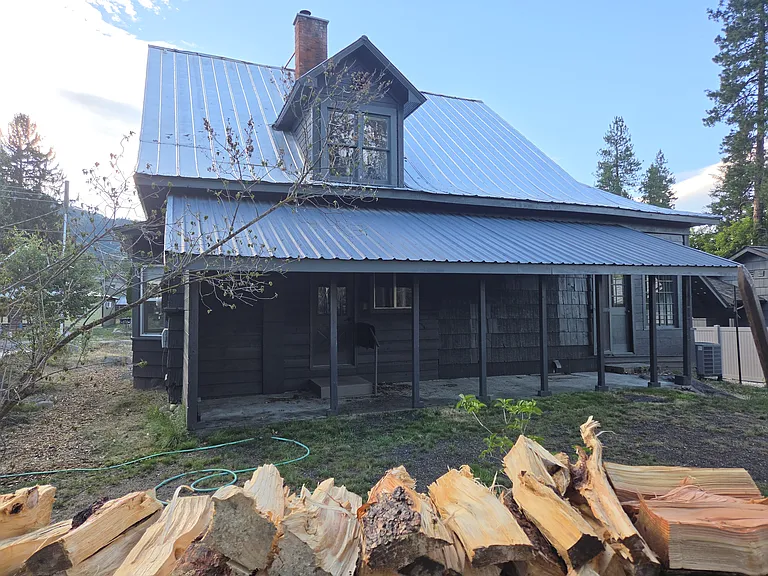 1217 Commercial St — Photo 3