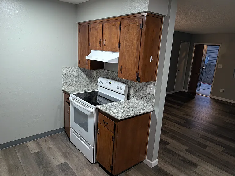 716 S Court St #B — Photo 4