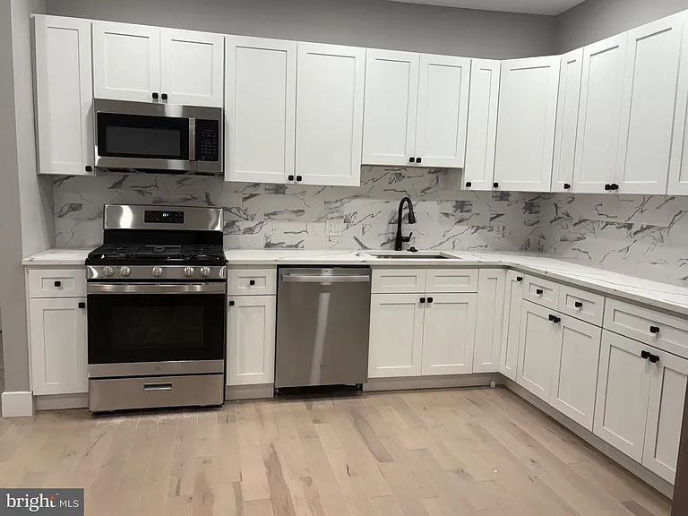 2840 W Girard Ave — Photo 5