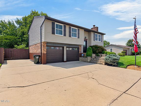 3rd image of 768 Mariclaire Ave