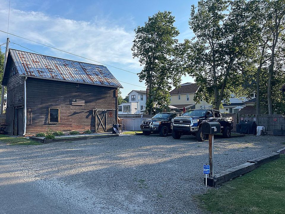 2nd image of 405 Chacona Ln